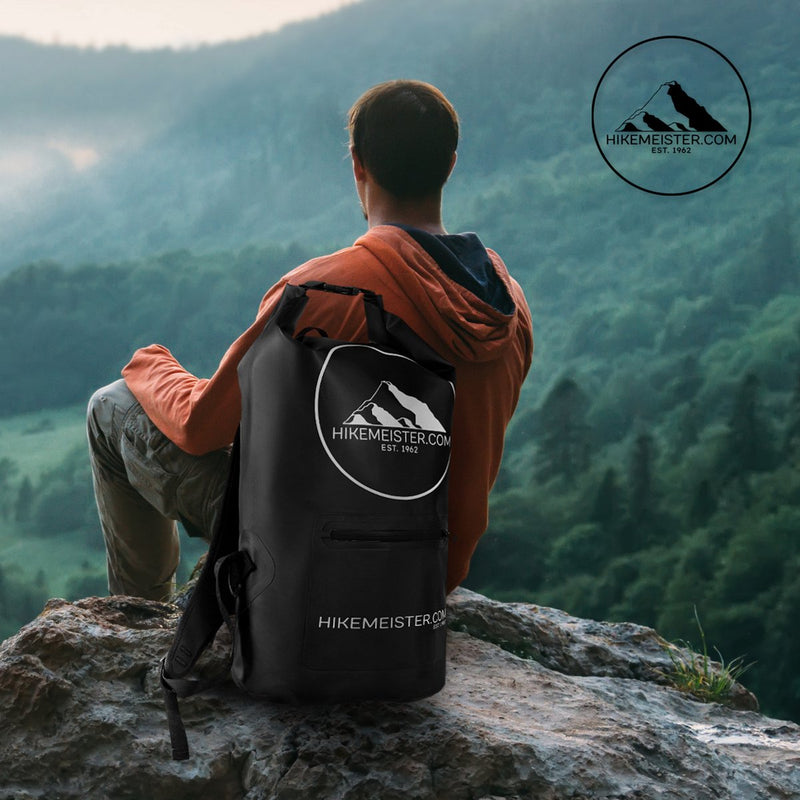 Load image into Gallery viewer, Hikemeister 5 Liter - waterdichte tas - outdoor droogtas - Dry Bag - plunjezak - met waterdichte front pocket en reflectie logo zwart met singel straps zwart
